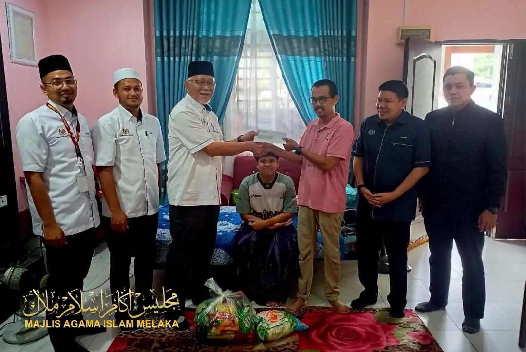Menyantuni Adik Sekolah Menengah Imtiyaz Yang Telah Ditimpa Kemalangan Jalan Raya