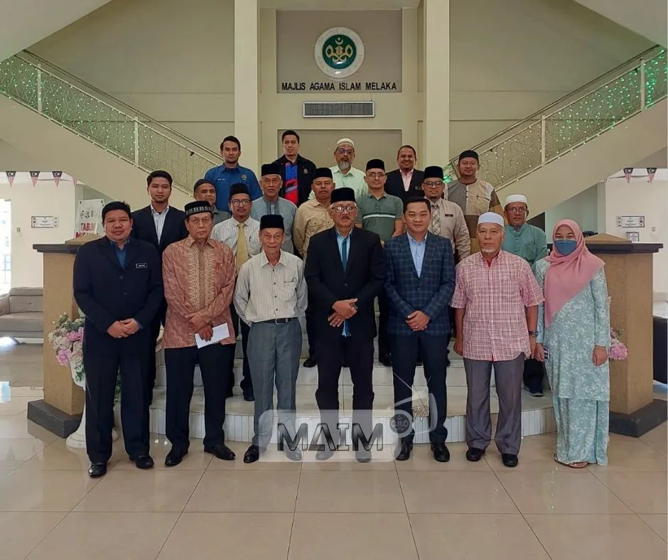 penyampaian-sumbangan-cek-kepada-masjid-dan-surau-serta-madrasah-1